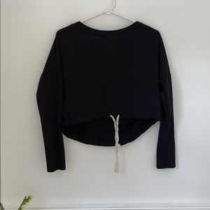 Black long sleeve crop top